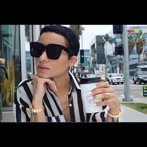 Meet your Posher, Seaarra